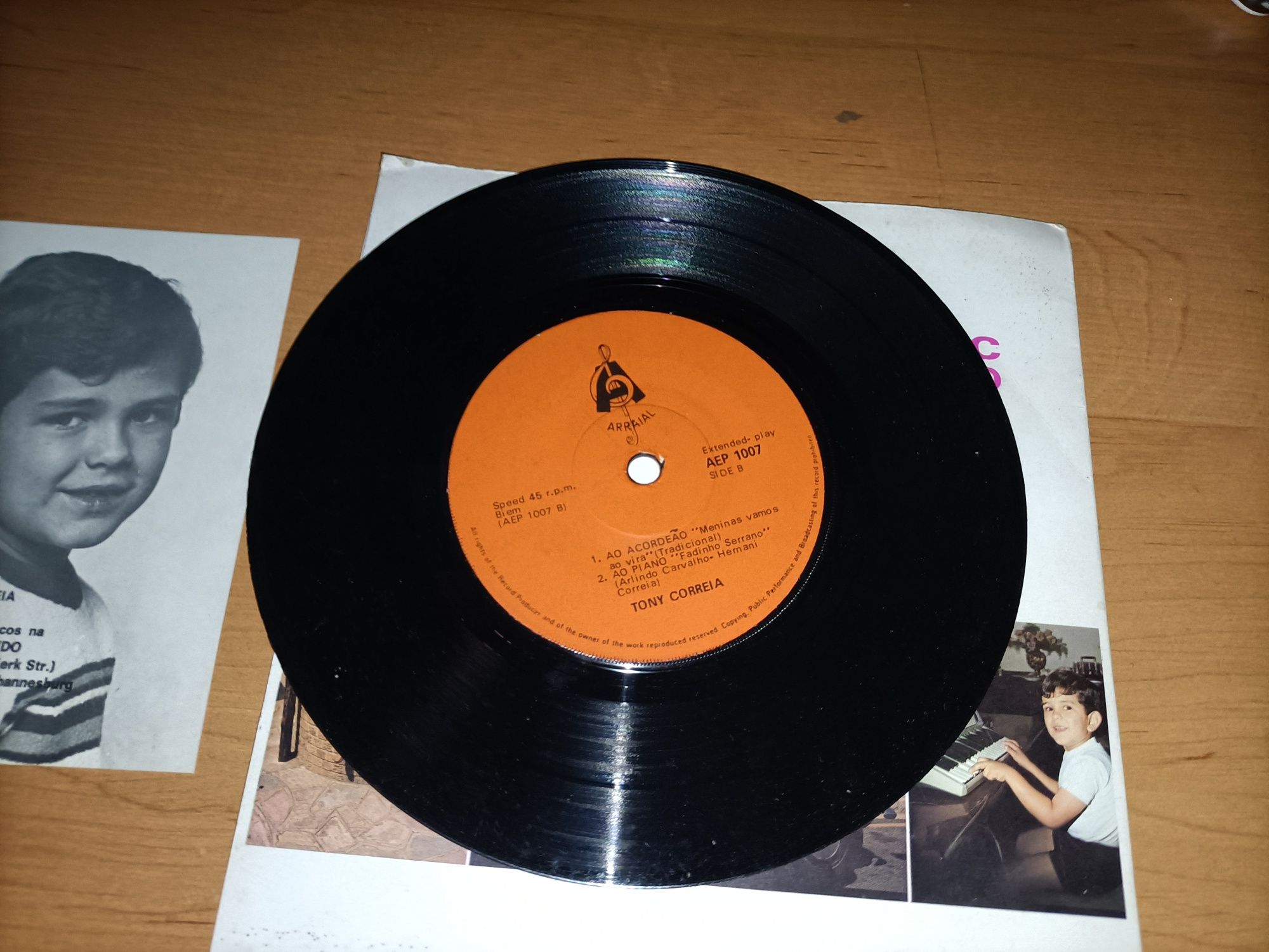 Tony Correia_Vinil