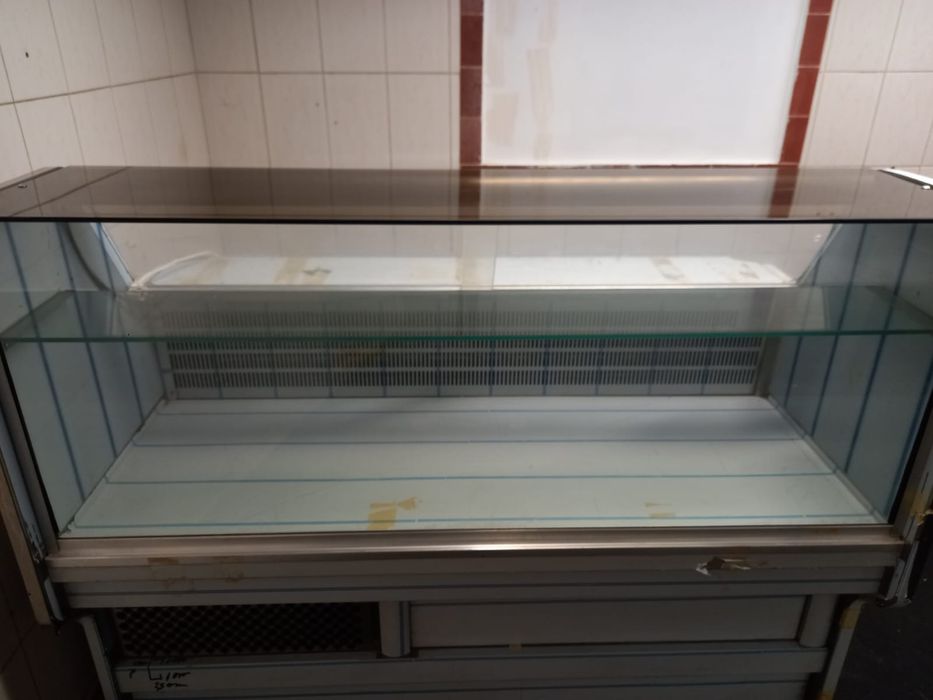 vitrina refrigerada para cafe ou restaurant novo