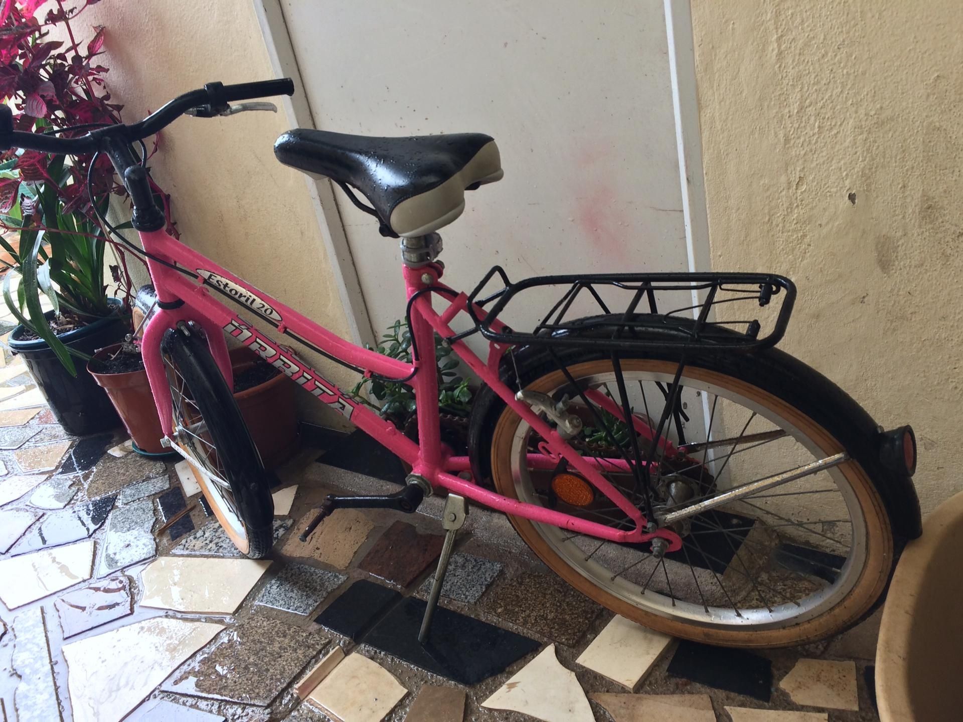 Bicicleta antiga para menina