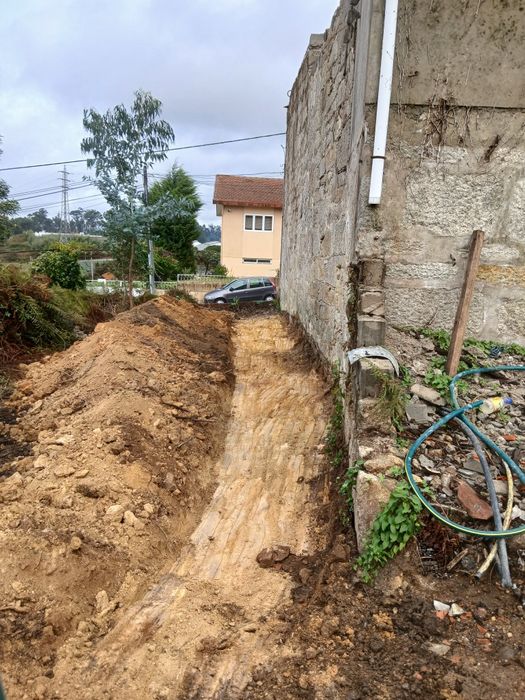 Faço serviços de limpeza e demolições