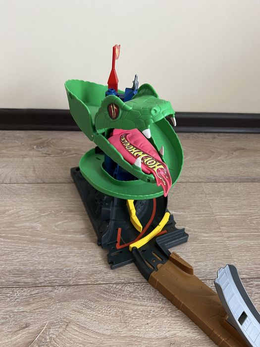 Трек Hot wheels Змія