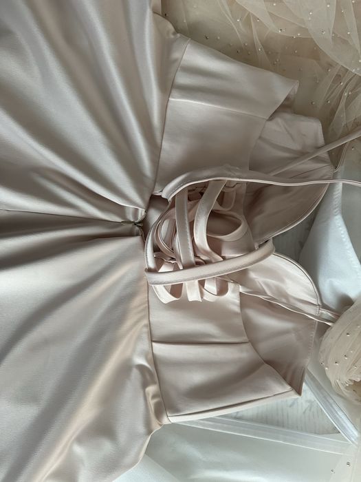 Весільна сукня з перлинками