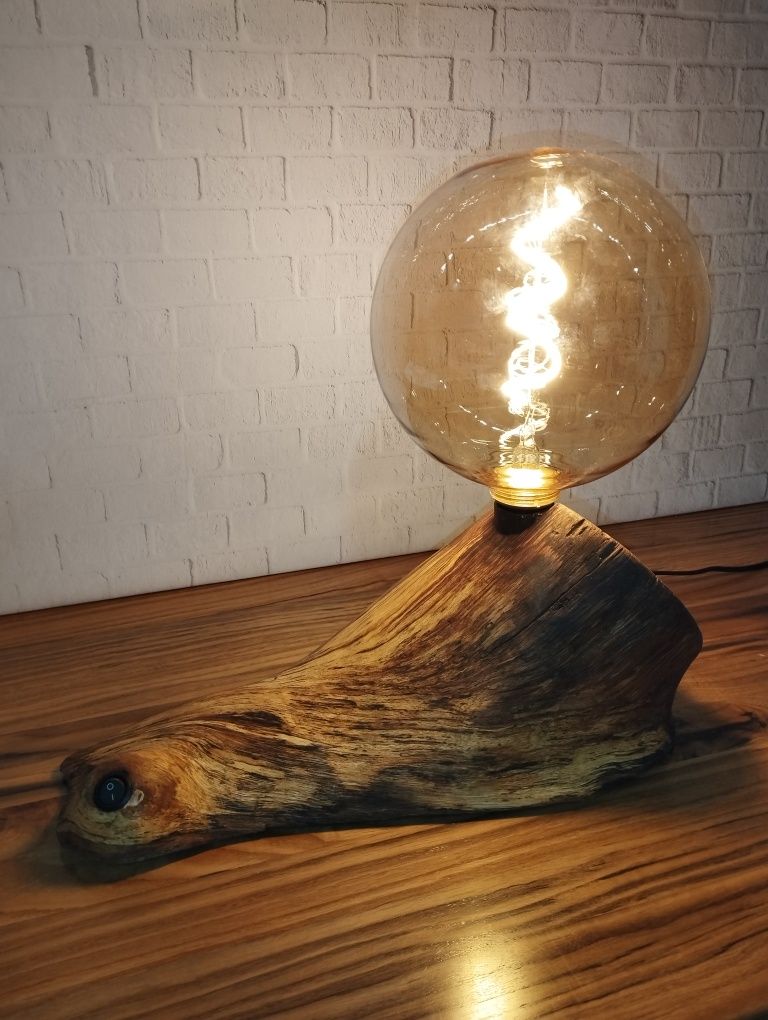 Lampa stołowa, drewniana w stylu LOFT