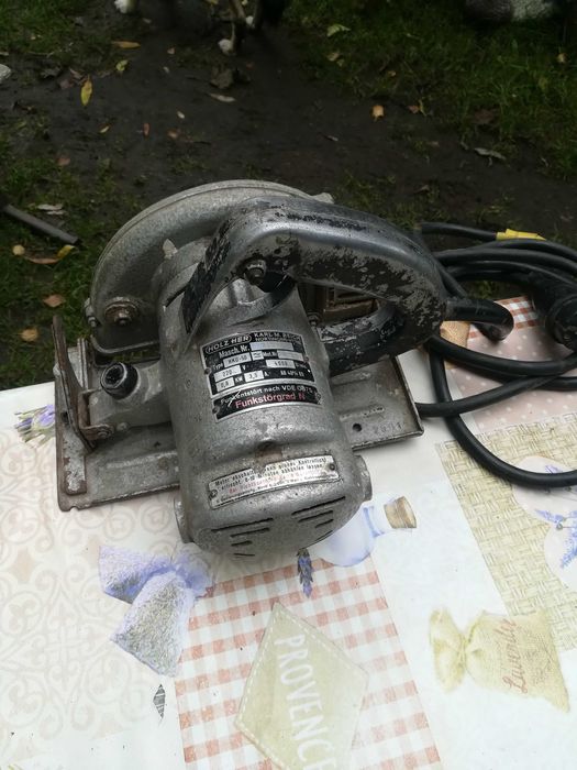 Продаю дисковую, циркулярную, ручную пилу " HOLZ- HER 28015 " 0,8квт
