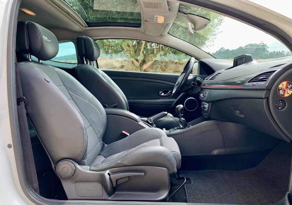 Renault Megane Coupe 1.6 DCI 130cv *Cx 6 Velocidades*