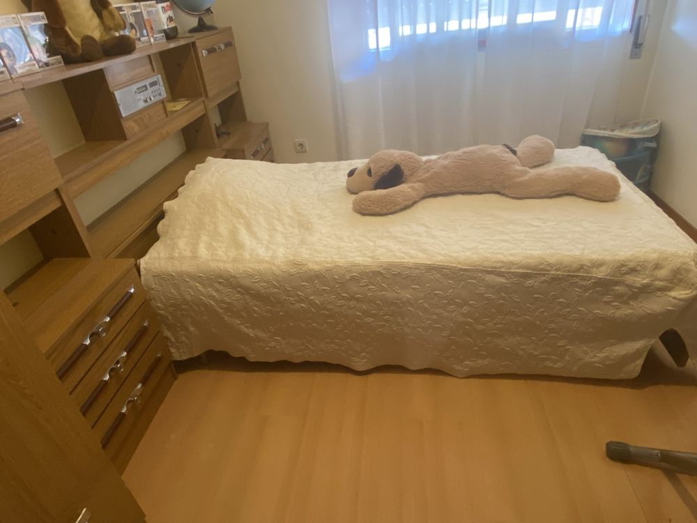 Mobilia de quarto de solteiro colchao e estrado incluido