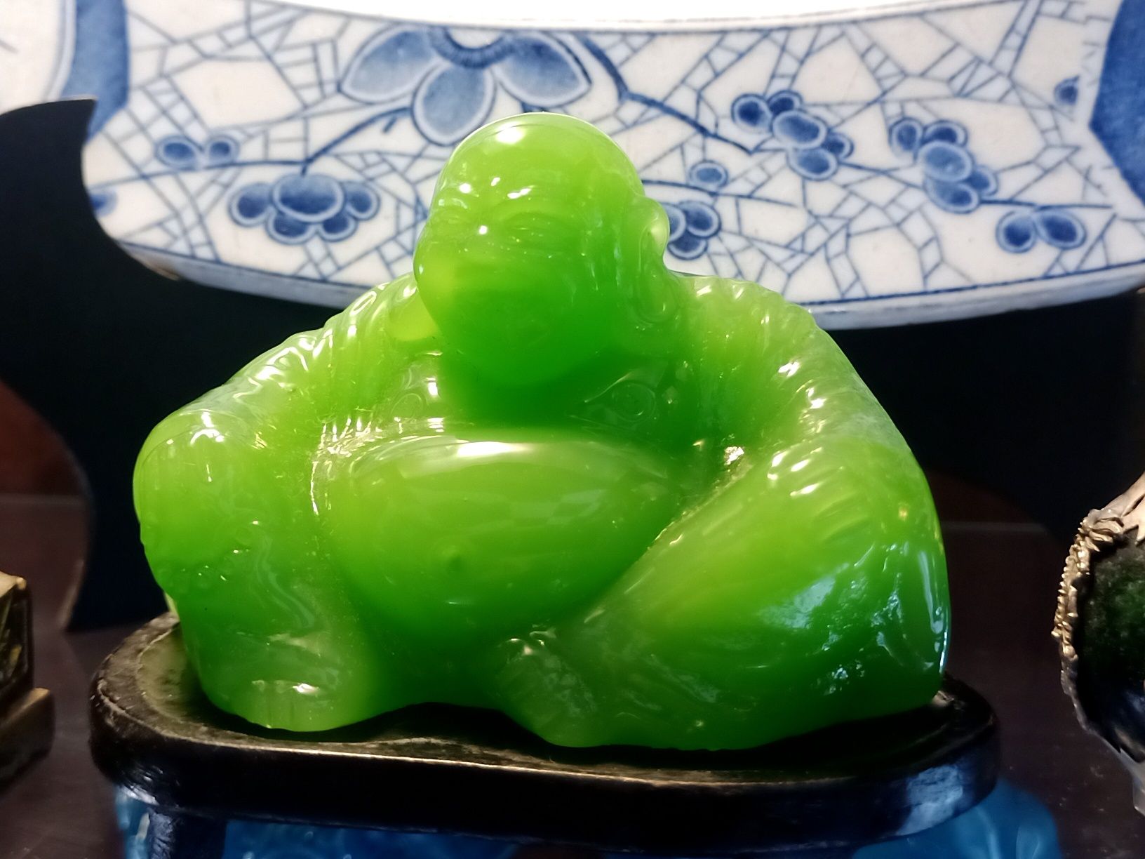 Buda em pedra de jade verde - amuleto