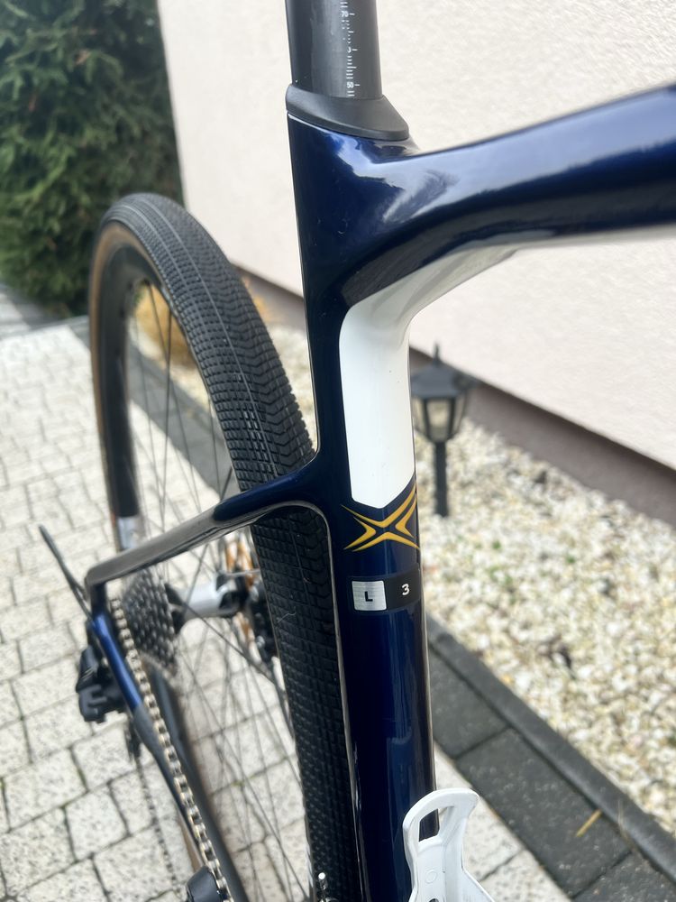 Giant Revolt Advanced gravel rama karbon DT Swiss shimano grx