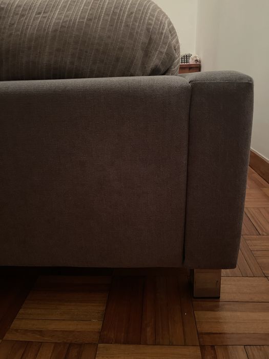 Cama com estrado elevatório