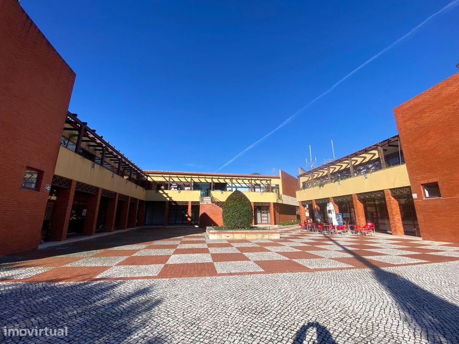 Oportunidade Única! Loja Comercial de Banco, de Luxo em Mira Villas