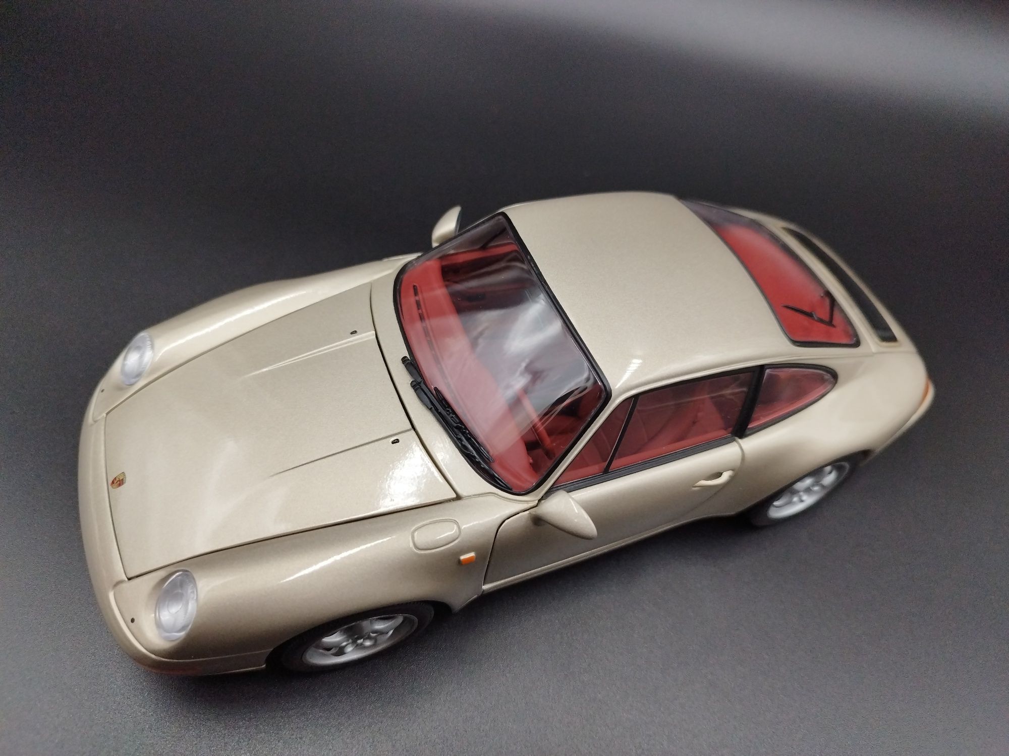 1:18 UT Models Porsche 911 (933) Carrera  model