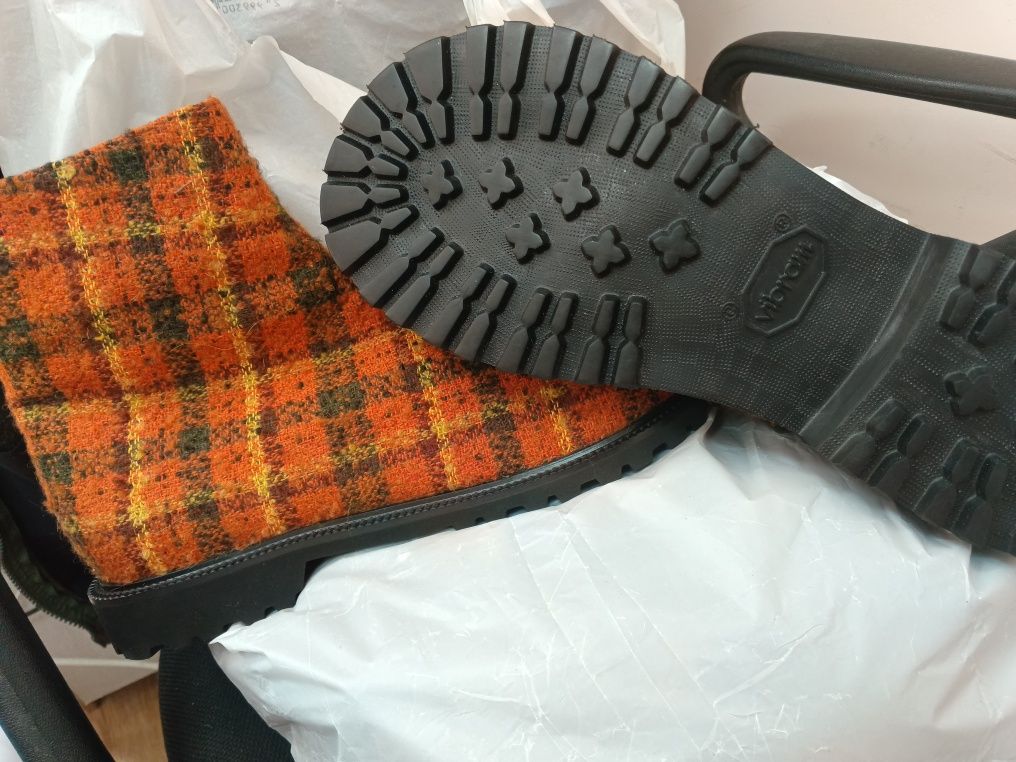 Бренд VIBRAM, нові. Не носилися,не підійшов розмір