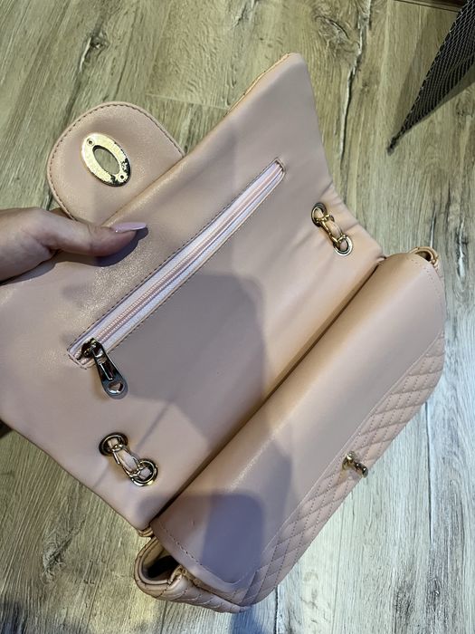 Продам сумку пудрового кольору