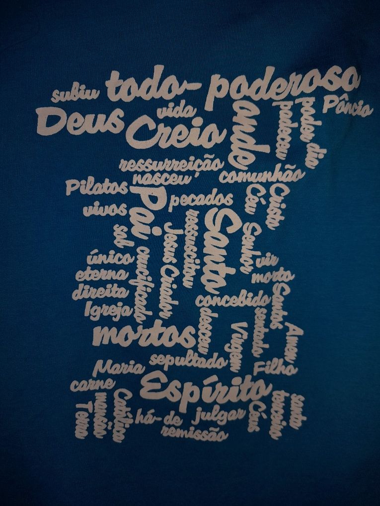 T shirt com motivos religiosos