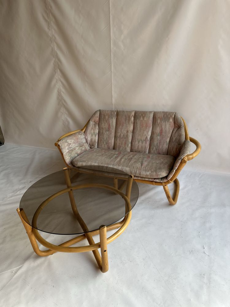 Zestaw mebli - sofa i stolik