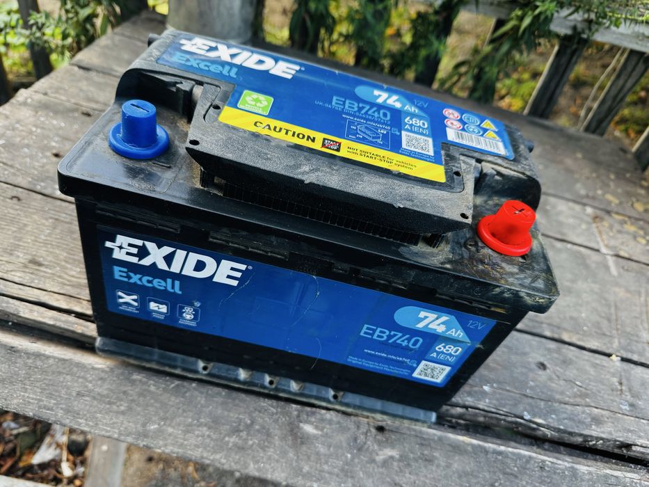 Аккумулятор автомобильный Exide.