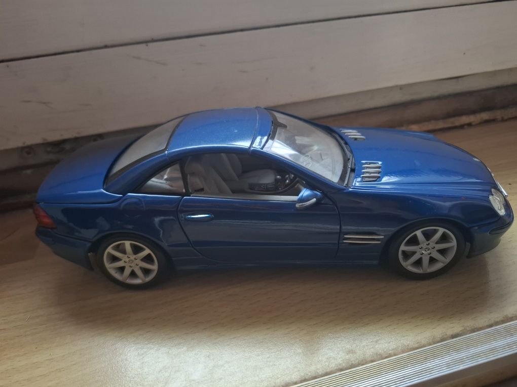 Model 1 18 Mercedes-Benz SL-Class