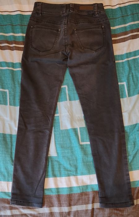 Ciemno szare jeansy 28