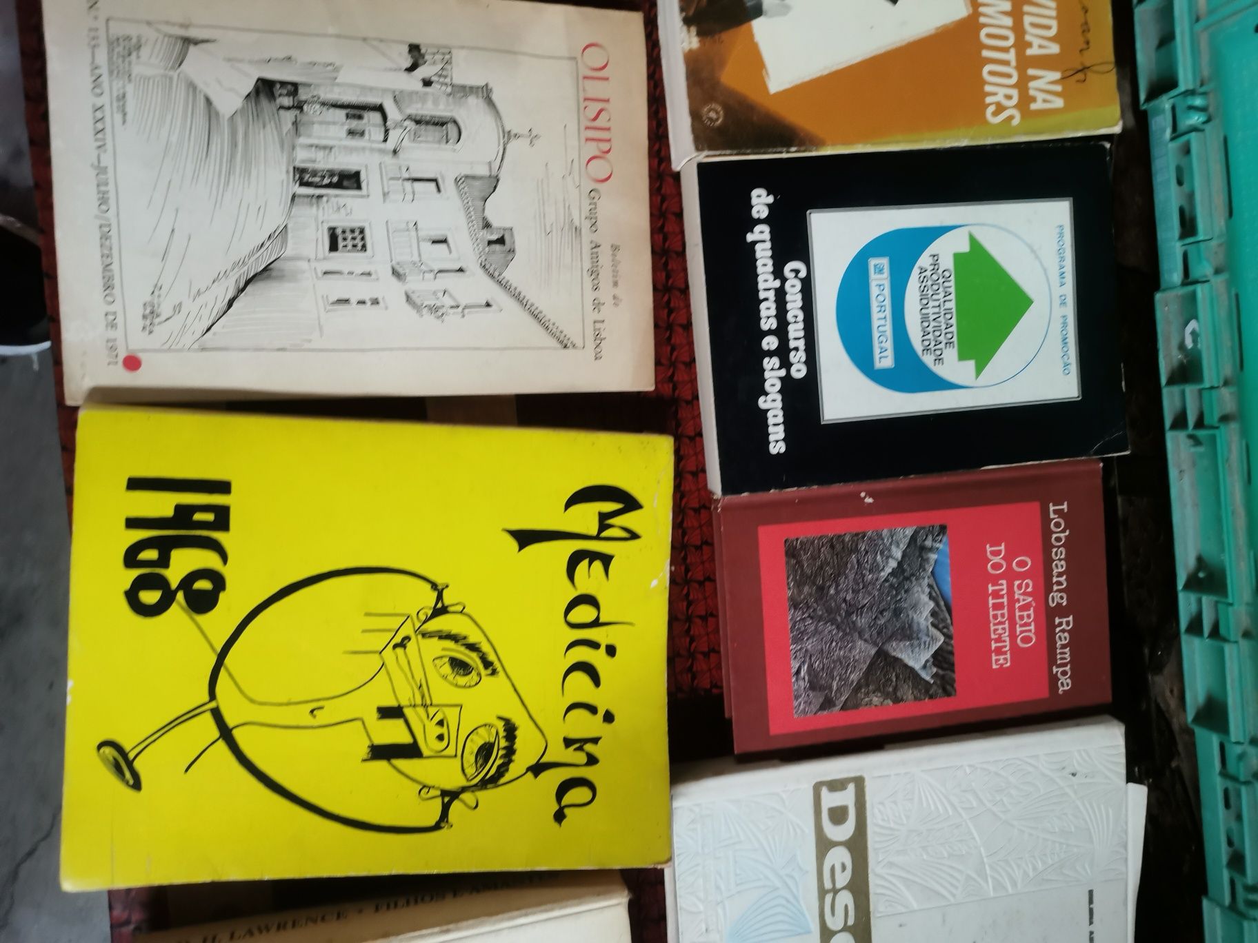 Vários livros antigos