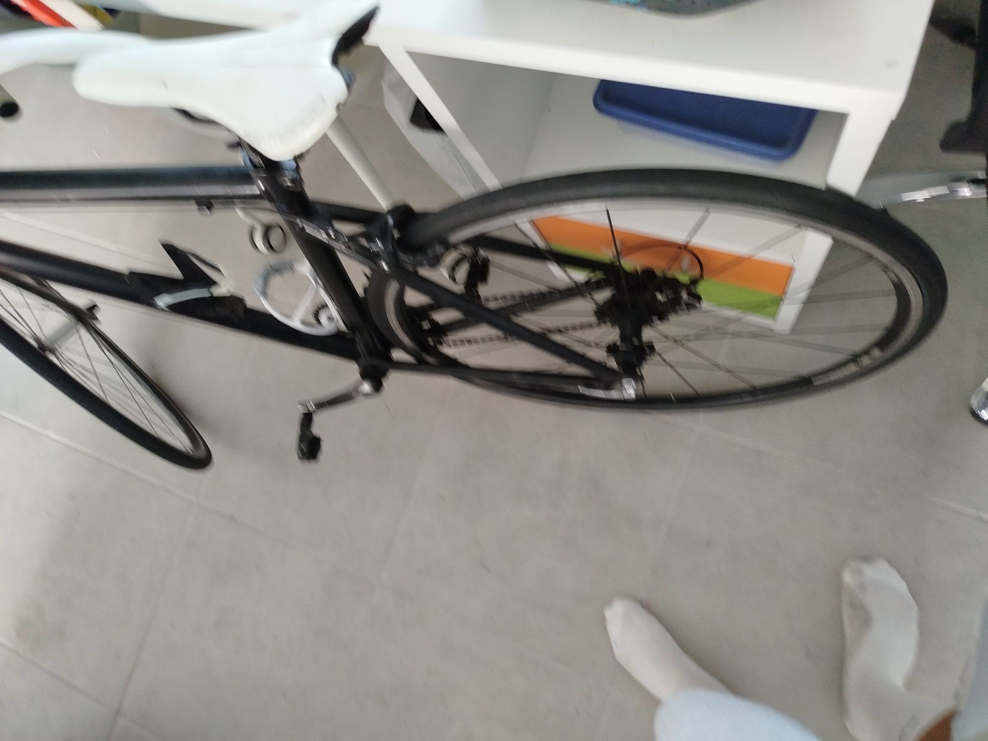 Bicicleta de estrada com pedais Look+ Sapatilhas(precisa reparo)