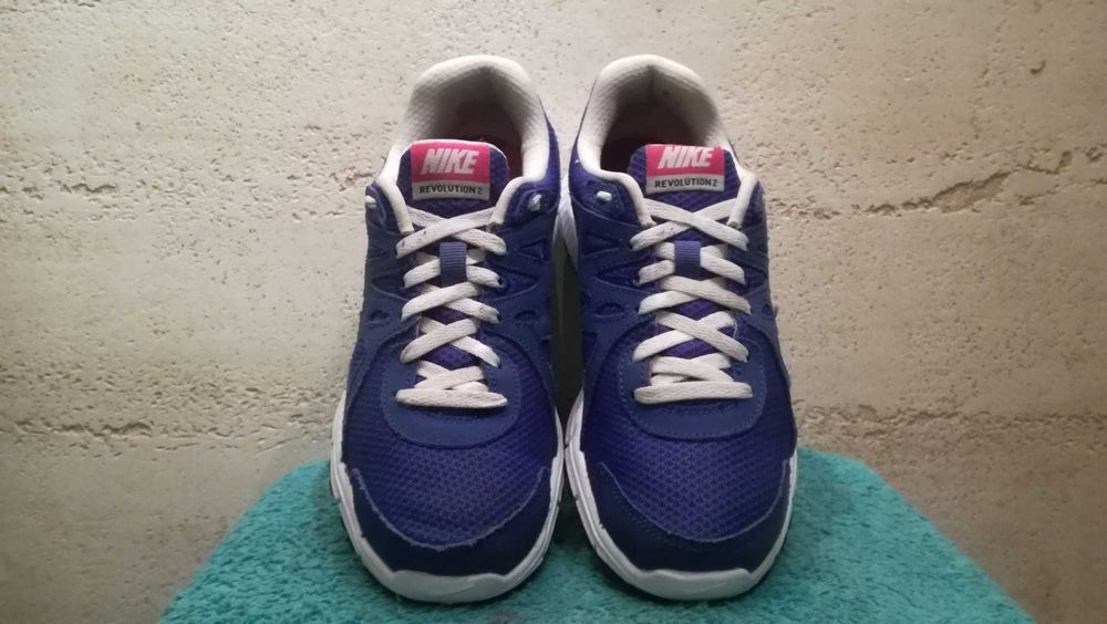 Sneakersy NIKE REVOLUTION 2 GS r.36,5 stan bardzo dobry