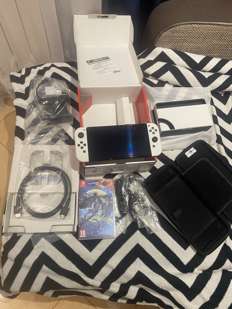 Nintendo Switch Oled [etui i gra Bayonetta 2 w zestawie!]