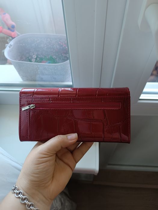 Продам Новий шкіряний гаманець червоного кольору