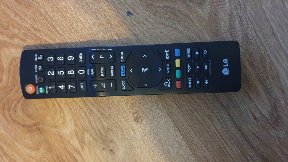 Telewizor lg 32 cale lcd z pilotem I podstawą