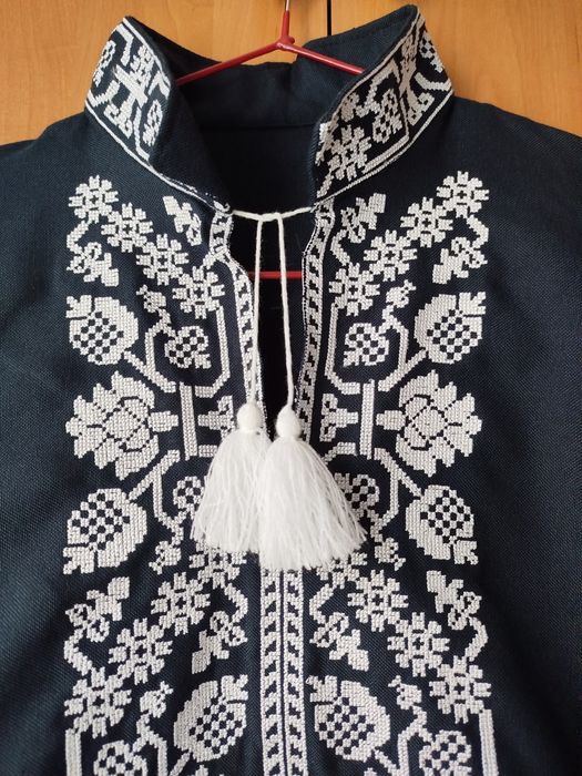 Вишиванки жіноча та чоловіча