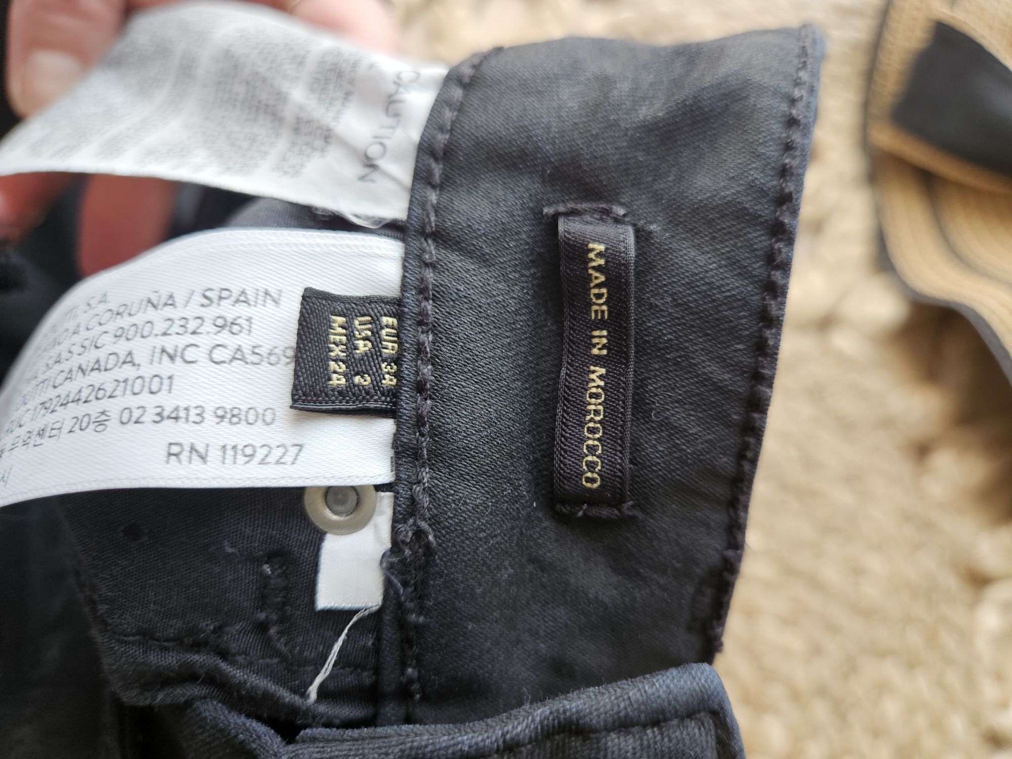 Massimo Dutti – czarne spodnie damskie  woskowane rurki proste XS c