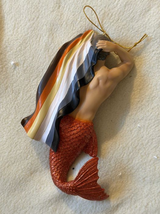 Enfeite sereio merman em porcelana com glitter – vários