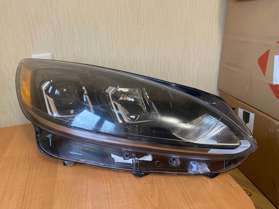 Фара передня права Ford Escape MK4 (2020-2022, США) галоген