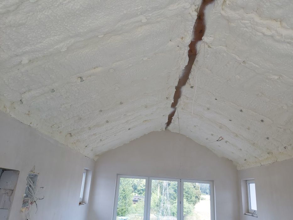 Ocieplanie piana PUR celuloza ocieplenie poddaszy izolacja domu stropu