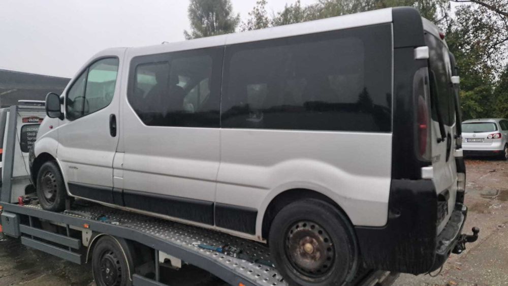 szyba lewa, środkowa przesuwna  Renault Trafic Long, Vivaro Long