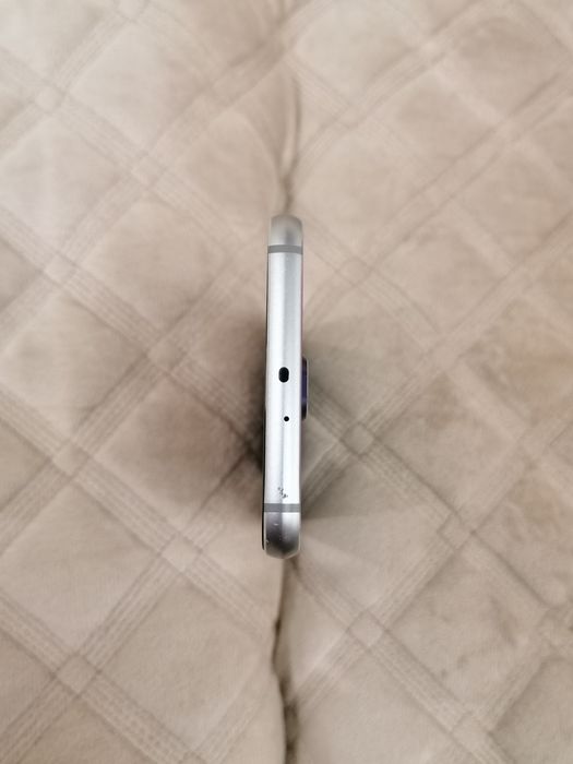 Смартфон Samsung Galaxy S6.