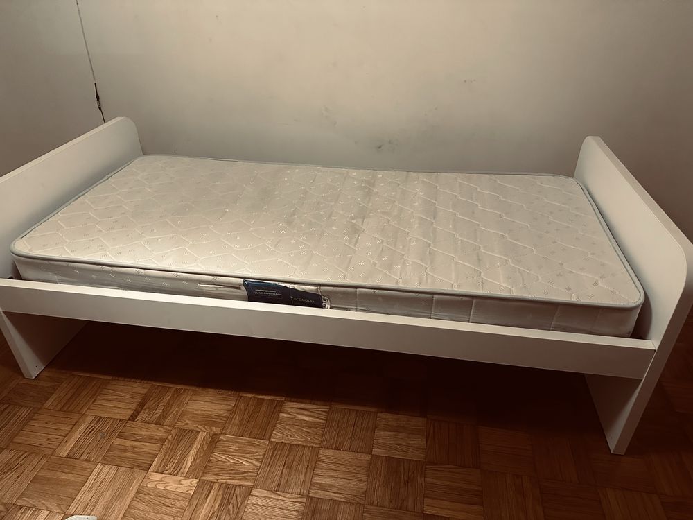 Cama estudio (btanca e rosa ) com nuvem de lado