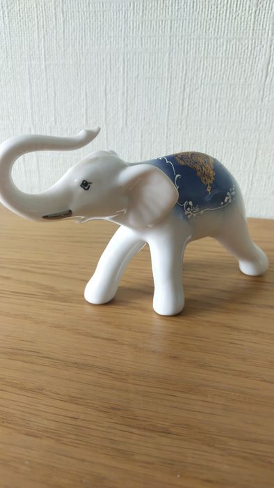 J. Jezela porcelanowy słoń figurka z czasów PRL-u