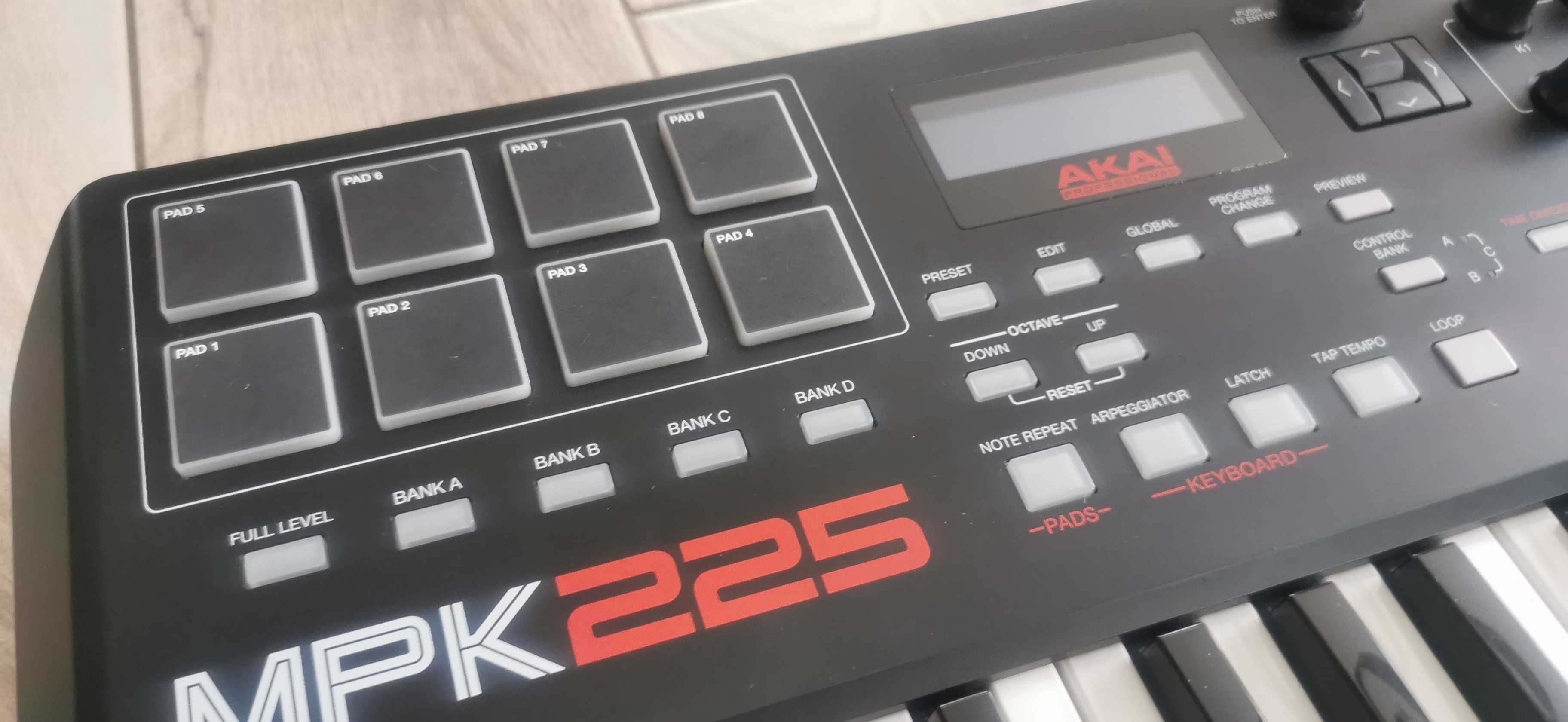 Klawiatura MIDI Akai MPK225 USB, pady, knoby, idealna do abletona