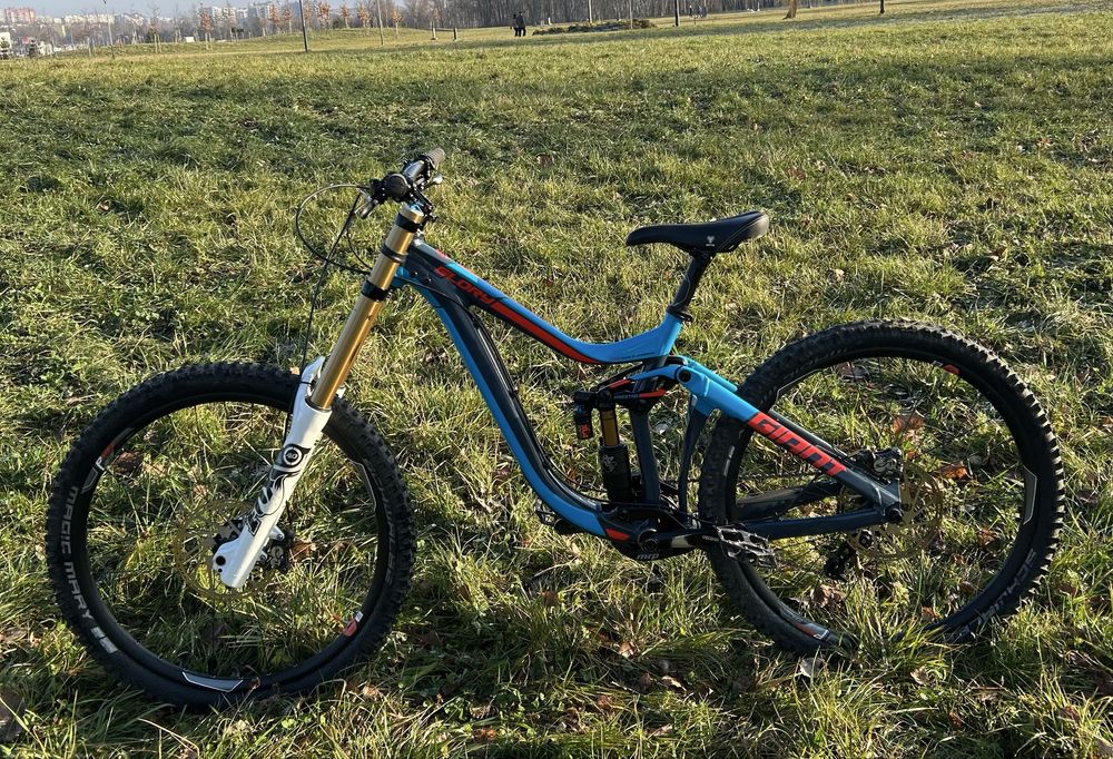 Giant Glory 1 M rower downhill freeride dh fr fox 40 float x2 kashima