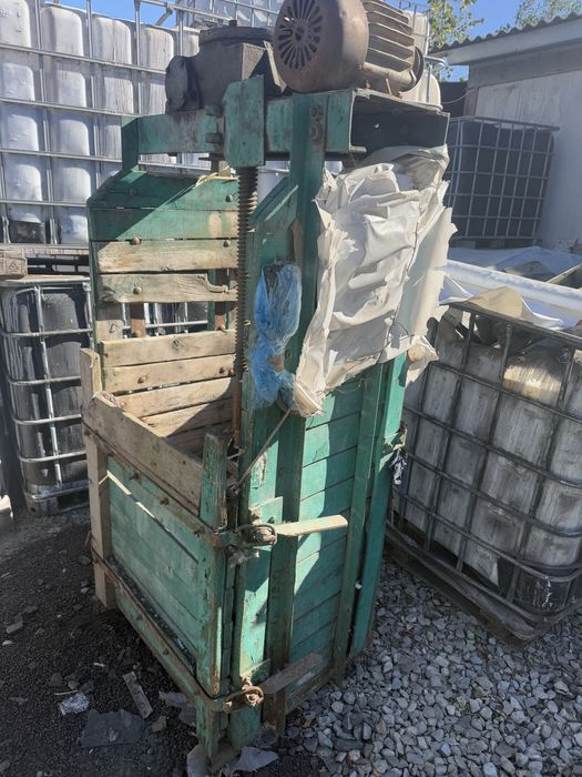 Продам прес для макулатури