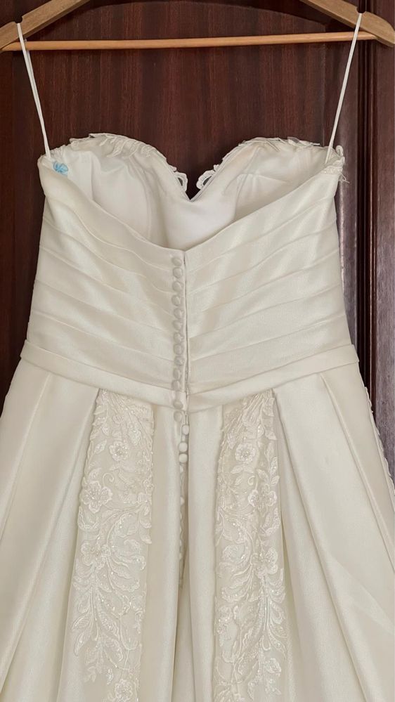 Vestido de Noiva + Véu — Oferta do Saiote!