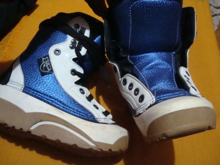 buty snoboardowe Shark -model Modes roz 37- 23.5 cm