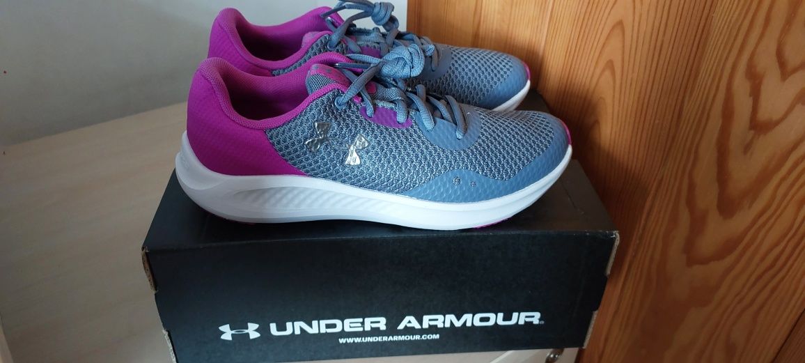 Damskie buty sportowe Under Armour 38,5