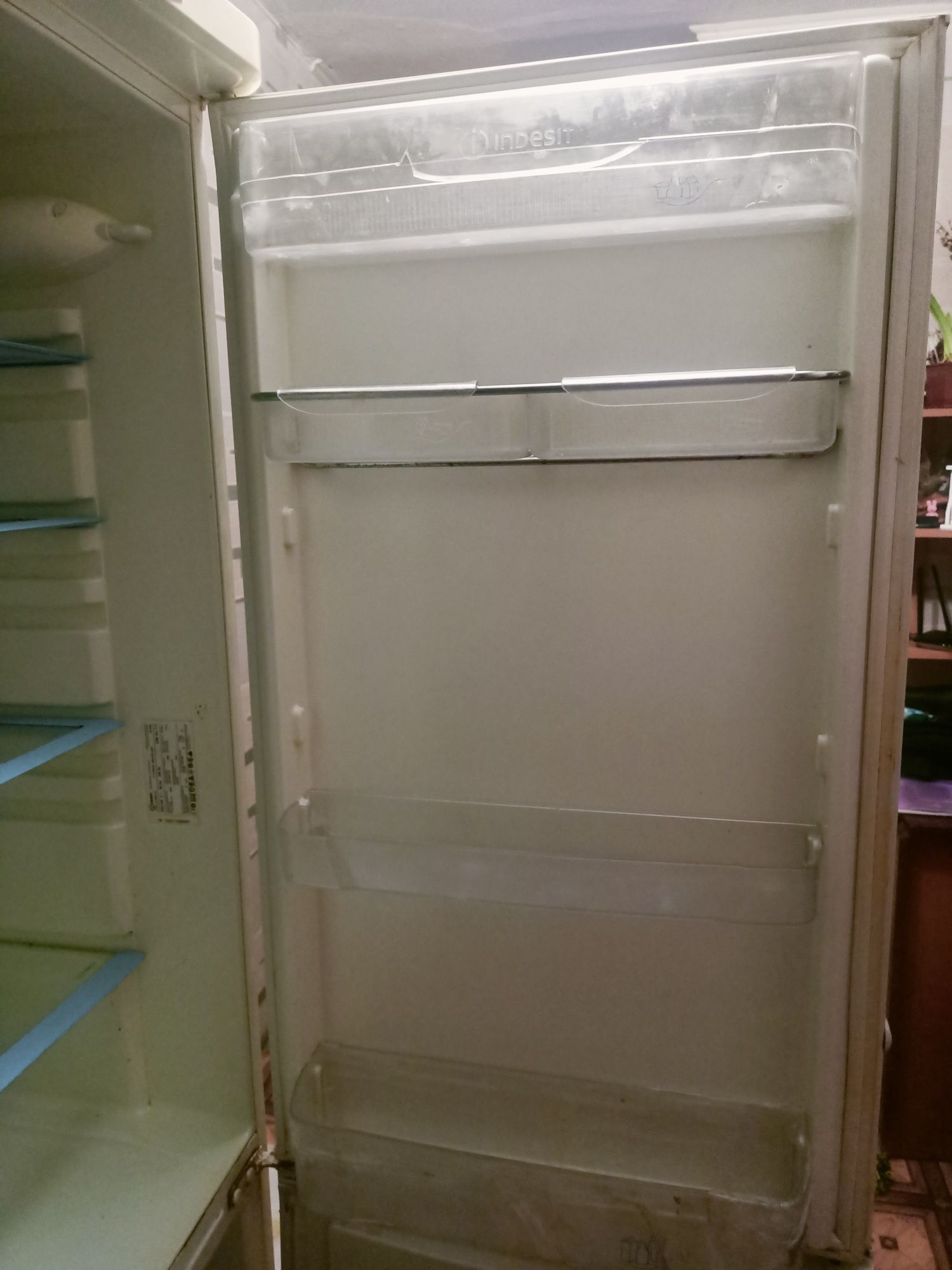 Холодильник індезит