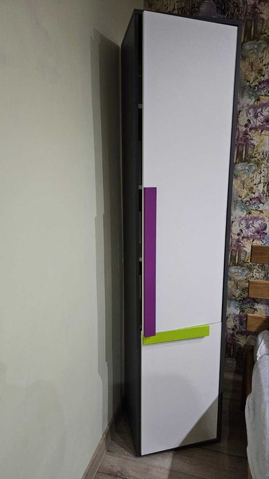 Два комплекти дитячих меблів