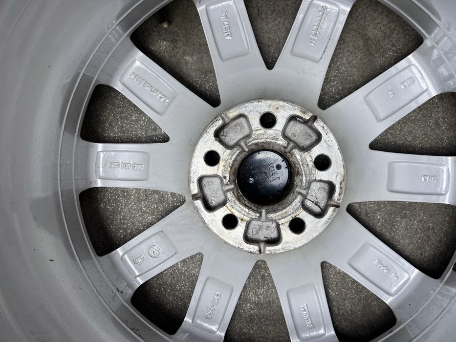 Диски R17 5 112 et54 J7 Оригінал VW golf 5 6 jetta sharan титани