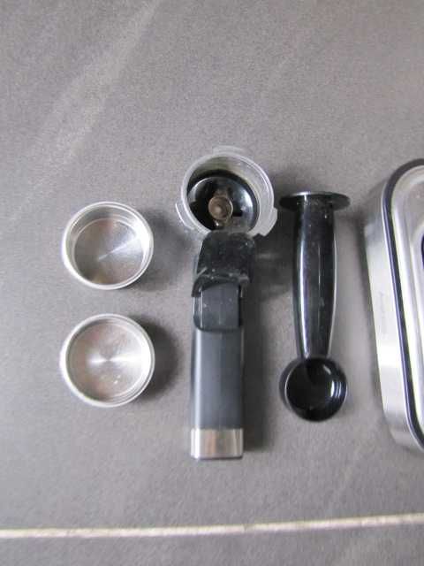 Ekspres ciśnieniowy kolbowy ze spieniaczem mleka Klarstein Arabica