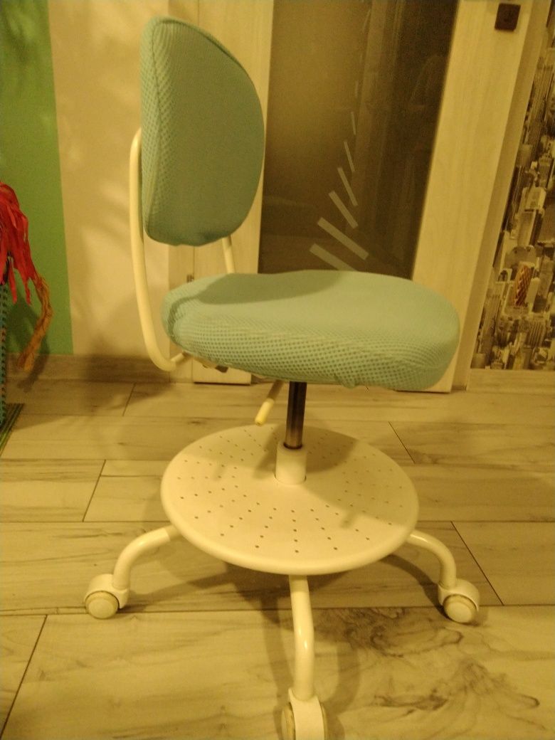 Sprzedam dzieciece krzesełko obrotowe do biurka prod. IKEA