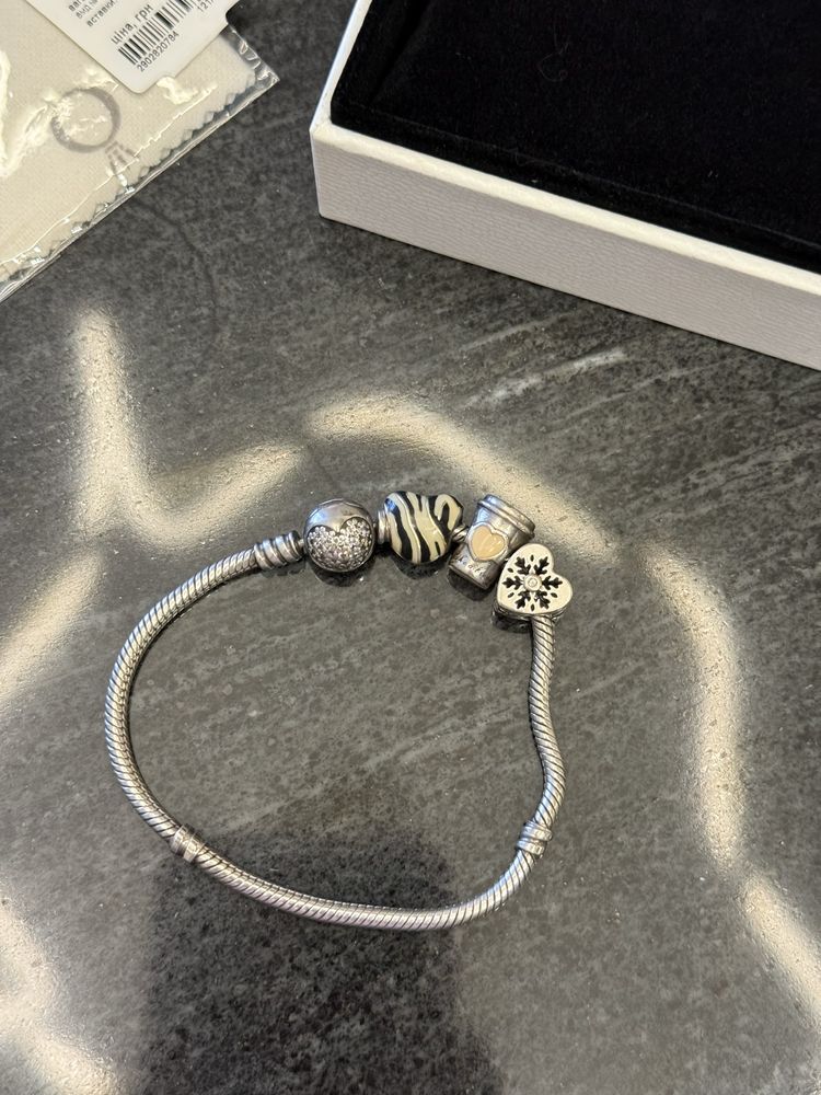 Браслет Pandora з шармами