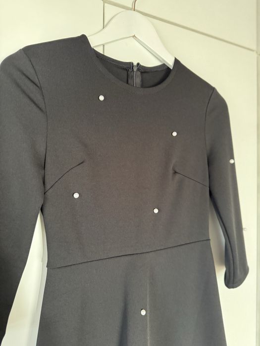 Vestido preto com “perolas”